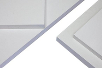 Nekoliko PROMATECT®-100 protivpožarnih ploča za pasivnu zaštitu postavljenih jedna na i pored druge pod različitim uglovima.